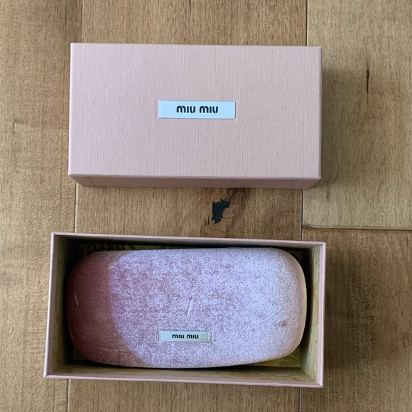 MIU MIU SUNGLASSES